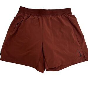 Nike Yoga Men's 2-in-1 Shorts Oxen Brown Size Large DC5320-217